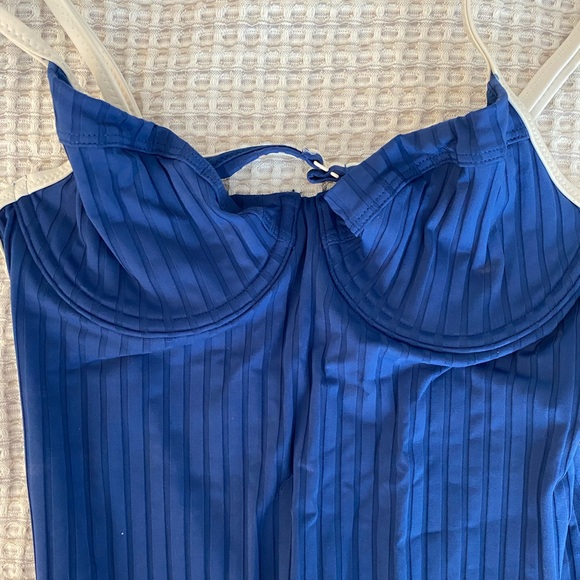 Aerie One-Piece Swimsuit - Women’s M - Picture 2 of 4